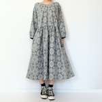 【50％OFF ★ 期間限定SALE】ミモザとデイジー＊春の草花柄＊ゆったり長袖ワンピース＊ポケット付＊起毛　国産コットン100％＊ブルーグレー