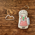やまのいえガール▷◁手刺繍ストラップ