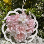 【桜】白い網柄のウッドリースに　桜のケーキをフワリ