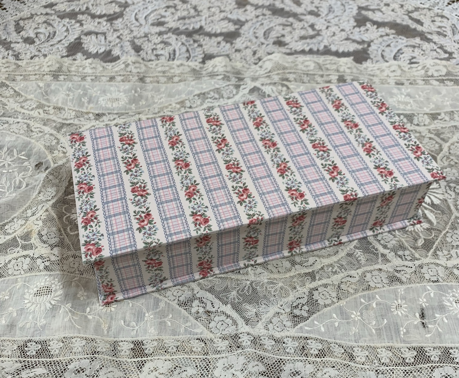 カルトナージュ ボックス、3作品 メンバーさん制作作品♡ ーメモ帳ボックスー ・ エンボスに