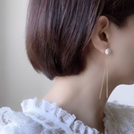 一粒ミニバラとチェーンのクールピアス　小さなローズ＆ボールチェーンで上品さとシャープさをあわせ持つ大人ピアス（イヤリングにも変更可）Ｓ【受注生産】