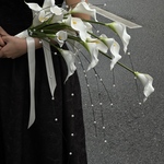 純白のウェディングブーケ - 清楚なカラーが彩る、大人のエレガンス