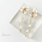 new【Fiore〜ﾌｨｵｰﾚ〜】お花と淡水パールダブルチェーンピアス・イヤリング／ウェディング・ブライダル・花嫁様に