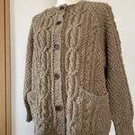 ポケット付きカーディガン