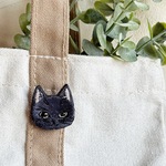 【猫 ブローチ】ゆるリアル な 刺繍猫　記念日　ギフト　ブローチ　お出かけ