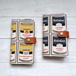 iPhone17シリーズ/Air/16e/SE3ほかiPhone全機種対応　ニャンニャン缶　手帳型スマホケーiPhoneSE3/14/13/12/11Androidネコ猫柄