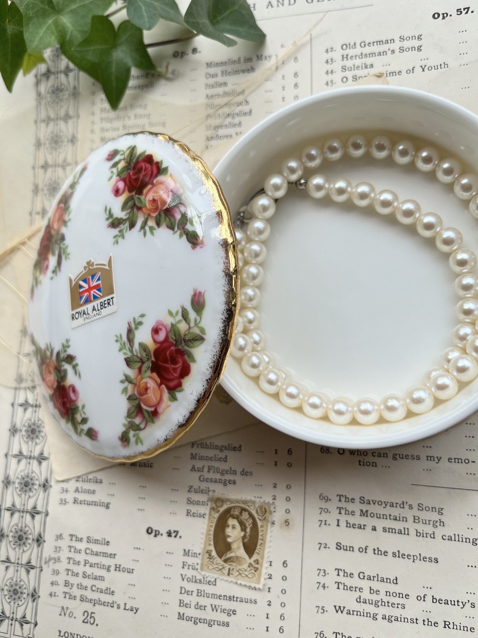 英国買い付け♪ヴィンテージ ロイヤルアルバート社 ジュエリー