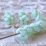 8個　花　白緑　チェコビーズCzech Glass Beads