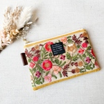 元気が出るイエローのインド刺繍リボンミニポーチ　お花もよう　ぺたんこポーチ　メイクポーチ　サニタリーポーチ　小物入れ　インド刺繍　プレゼント　退職　お礼　先輩　上司　母の日
