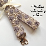 YONE♡グレイッシュパープルのショルダーストラップ　インド刺繍　スマホショルダー　携帯ストラップ　紫　カバンストラップ　春　プレゼント　紐　