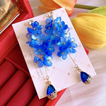 ✨️新作✨️ 紫陽花✨️藤の花✨️お花のガラスビーズ✨️揺れる♪ ハンドメイド ピアス イヤリング レディース アクセサリー お洒落 高みえ 華やか 揺れる ゆらゆら 青 ジルコニア 金具変更可