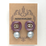 マットなスクエアボタンのピアス（シルバー）