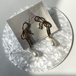 ゆるリボンゴールド高級樹脂パールティアドロップピアス　全商品サージカルステンレス