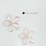 ピンクゴールドのコイルの花ピアス/イヤリング