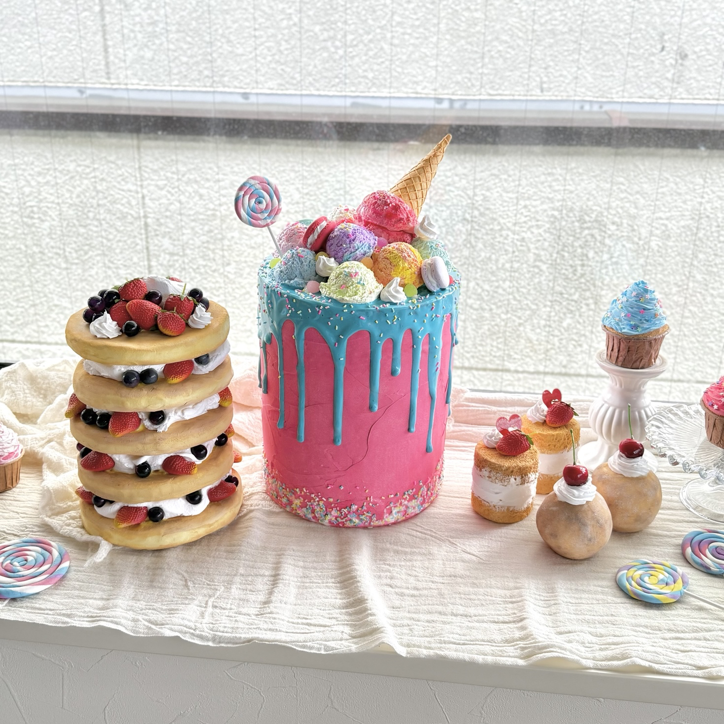 受注生産】クレイケーキ2段 いちごとチョコレートソース
