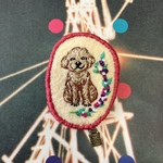 トイプードル刺繍ブローチ　微笑み