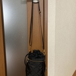 ☆送料無料☆撥水・ナイロンオックスキルト・ポケットいっぱいダブルポケットの巾着サコッシュ(ブラック)