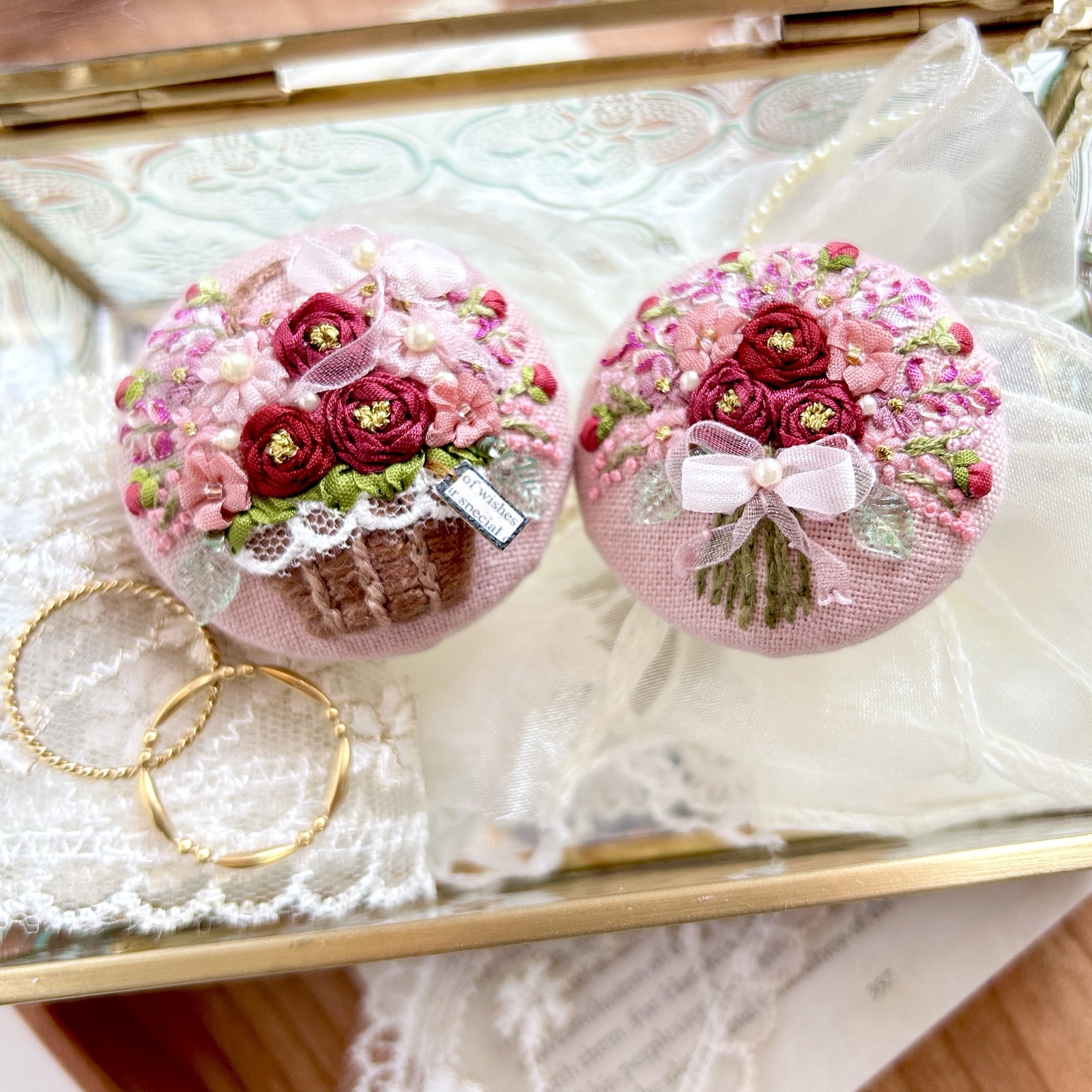 ハンドメイド フェルトブローチ200 （【刺繍花ブローチ