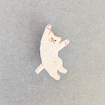 猫の刺繍ブローチ  バンザイ寝・茶系シャムミックス