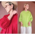 RATA❤️2色有❤️ふわふわ軽い❤️超ゆったり身幅❤️魅力的な胸元ピンタック主役トップス❤️式＆お仕事や普段着にも❤️レッド＆ネオンイエローグリーン