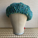 ニットベレー帽✳︎Knit Beret✳︎手編みの帽子✳︎玉編みのベレー帽✳︎Handmade✳︎Handknit✳︎グリーン系✳︎変わり糸✳︎全ての人に✳︎for all ppl.