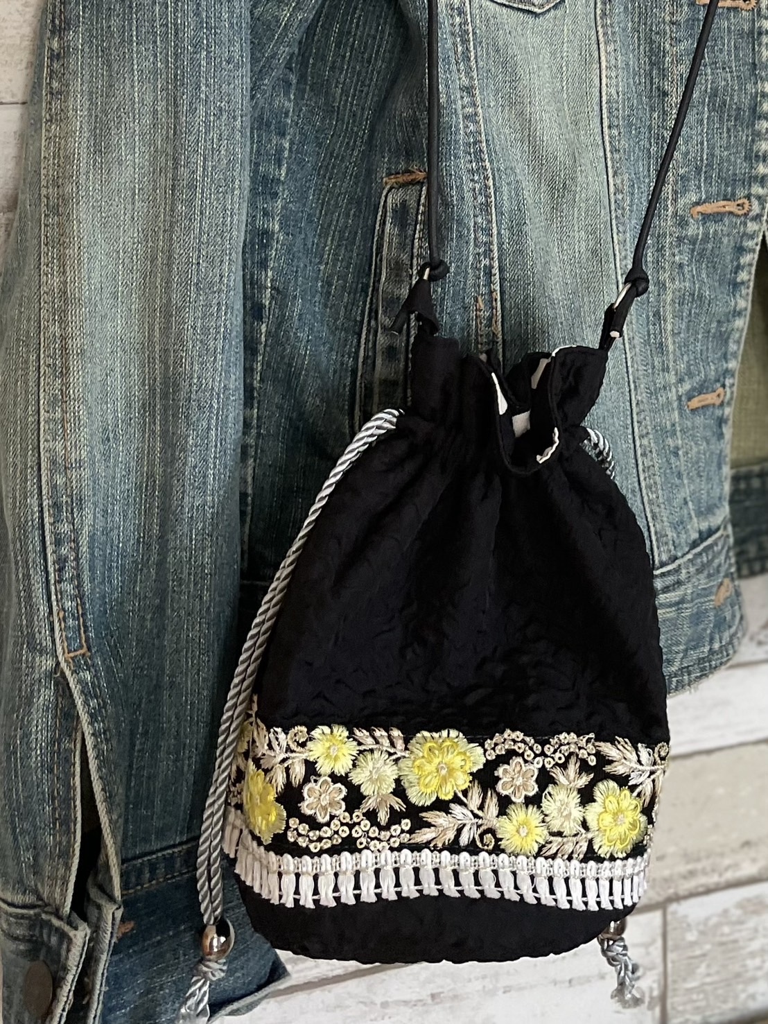 特別価格200円OFF】インド刺繍フリンジ付き巾着バッグ - hi-mi | minne