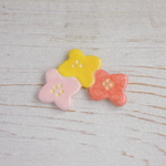 3つのお花ブローチ
