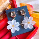 春夏新作✨️大人可愛いෆ˚*大ぶり❣️ホワイトフラワー  お花 ハンドメイドピアス イヤリング レディース アクセサリー