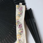 セット　扇子ポーチ　黒色シルク扇子　インド刺繍リボン