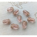 ピンク色のチューリップ　チェコビーズ　8X12mm 8個