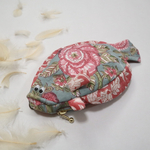 【受注制作】〈ラスト1点のみ〉海の遊び心を手のひらに - ブロックプリントのヒラメポーチ