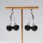 【シルバー】黒ラメさくらんぼ　のピアス　イヤリング