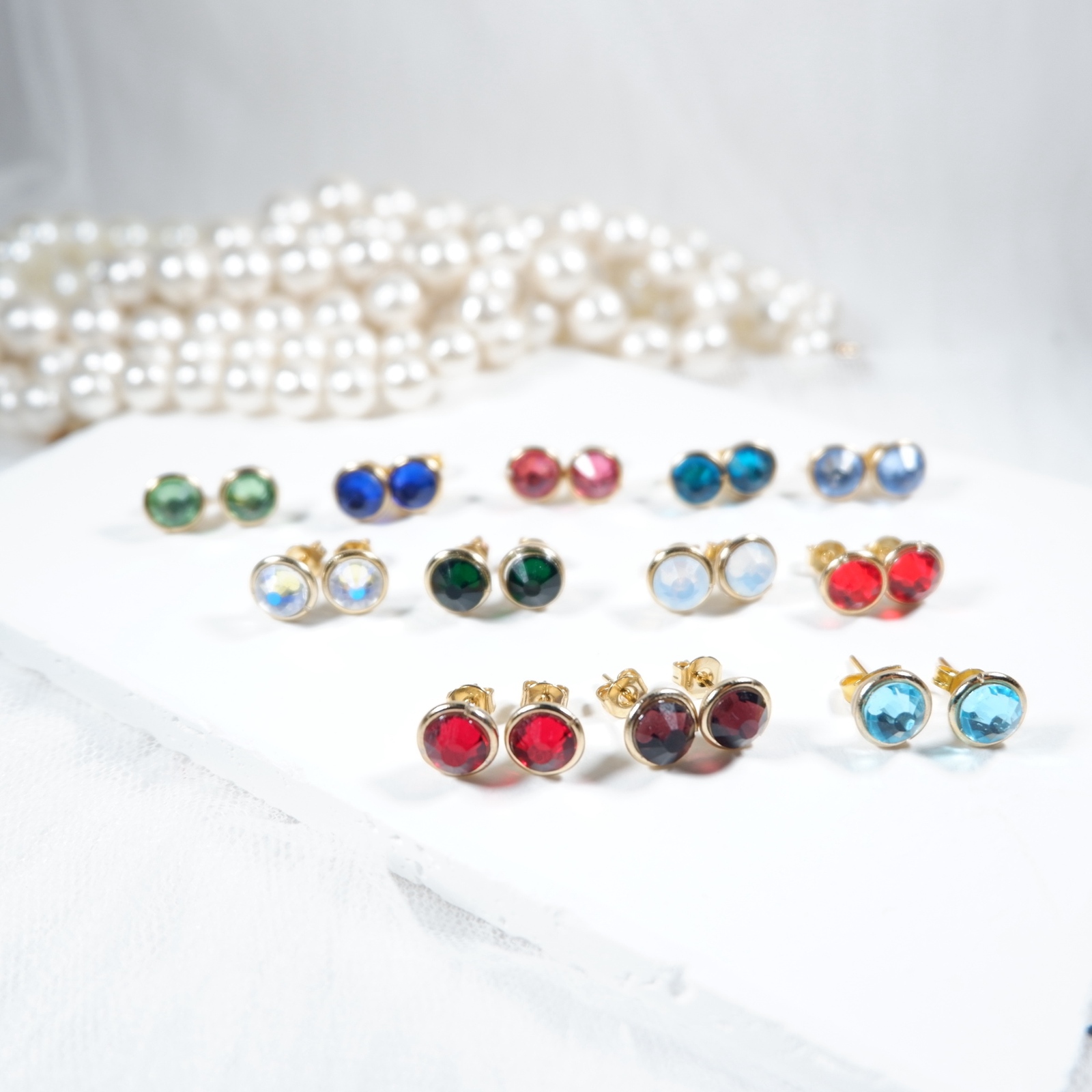 5月誕生石 エメラルド 一粒 イヤリング／ピアス つけっぱなし OK