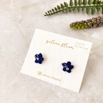 ネイビー刺繍の小花ピアス・イヤリング｜軽量＆金属アレルギー対応・シンプル上品アクセサリー