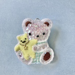 ぬいぐるみ抱っこのくまのふっくらチャーム【ビーズ刺繍】