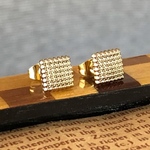 スクエアメタルボタンのスタッドピアス