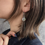 シェルが煌めくフープピアス/イヤリング