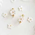 母の日に マザーオブパールのフラワーイヤリング ピアス プレゼント 天然石 パワーストーン 6月 誕生石