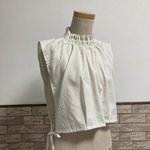 首元ギャザー襟／サイドリボンのベスト　ナチュラル　サイドリボン　エアタンブラー　kokochi fabric