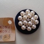 パールボタンブローチ　Ｂ２３