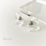 【〜flowery〜ﾌﾗﾜﾘｰ ｼﾙﾊﾞｰ】花びらの耳飾り ピアス・イヤリング／ウェディング・ブライダル・花嫁さまに