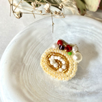 《ビーズ刺繍》ロールケーキのピンバッジ
