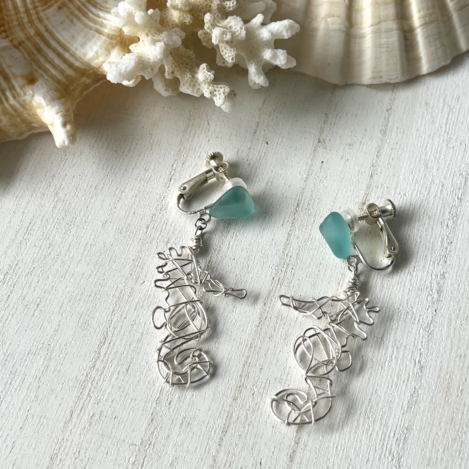 157 タツノオトシゴのキュートなアクセ❤️ ハンドメイド ピアスor