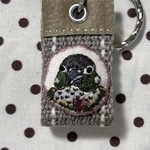 刺繍キーホルダー（ウロコインコ）
