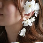 【クリステル】フラワーイヤーカフ　イヤーカフ　ウェディングアクセサリー　造花アクセサリー