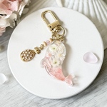 《再販✨》桜貝＆紅貝のカケラを閉じ込めた🌸クジラのキーホルダー