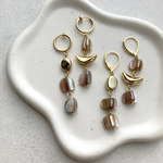 natural shell × metal moon∴ さざれ シェル 揺れるピアス 3連 天然 ベージュ 半月 メタル 三日月 秋