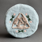 【送料無料】3羽のウサギのサークルポーチ（チューリップ/薄ブルー）