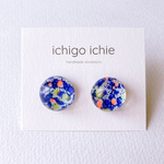 リバティ柄のレジンピアス / イヤリング　ドット柄ピアス　ネオンカラーイヤリング　ドーム型ピアス　花柄ピアス　うるつやレジン《受注制作》《送料無料》