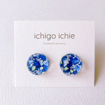 リバティ柄のレジンピアス / イヤリング　ドット柄ピアス　ネオンカラーイヤリング　ドーム型ピアス　花柄ピアス　うるつやレジン